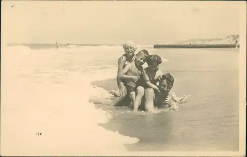 Westerland-Gemeinde Sylt Kinder bei baden - Strand 1931 Privatfoto