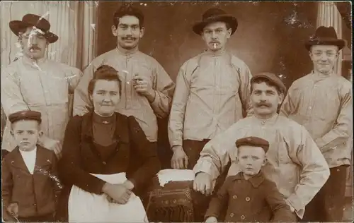 Foto  Atelierfoto - Arbeiterfamilie 1912 Privatfoto