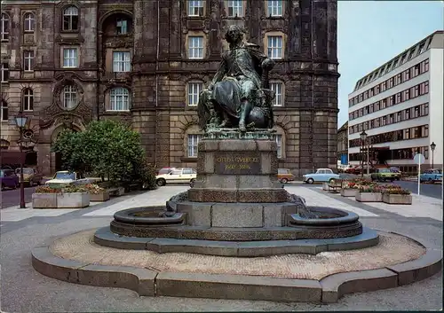 Ansichtskarte Magdeburg Otto von Guericke-Denkmal mit DDR Autos 1980