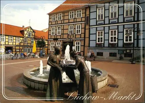 Ansichtskarte Lüchow (Wendland) Markt mit Leineweberbrunnen 1995