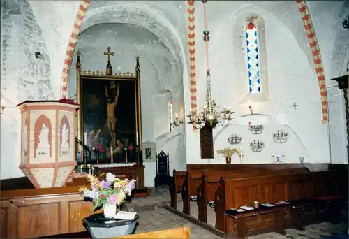 Ludorf St. Maria & Laurenzius, Altarbild Kreuzigung Backsteinkanzel Privatfoto
