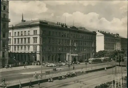 Postcard Brünn Brno Grandhotel, Autos und Straßenbahn 1971