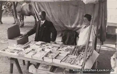 Ansichtskarte  Mann und Frau am Marktstand, Ochsenkarren 1920