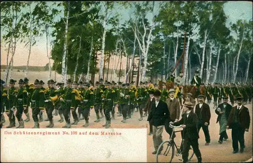 Schützenregiment No. 108 auf dem Marsche, Zivilist mit Fahrrad 1912