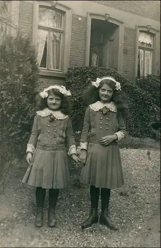 Emmerich (Rhein) 2 Mädchen vor Haus -Zeitgeschichte 1912 Privatfoto