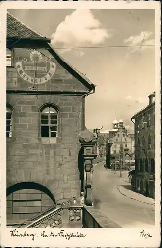 Ansichtskarte Nürnberg Brücke, Haus mit Sonnenuhr, Strassen Partie 1940