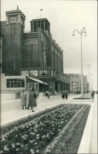 Blankenberge Blankenberghe Casino, Strassen Partie mit Fußgänger 1958