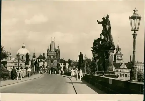 Postcard Prag Praha Karlův most/Karlsbrücke mit Besuchern 1968