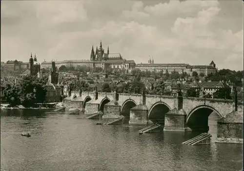 Postcard Prag Praha Karlův most, Hradčany/Karlsbrücke und Burg 1965