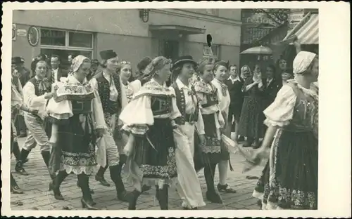 Trachten/Typen, Umzug - Frauen in Tracht - Restaurant 1938 Privatfoto