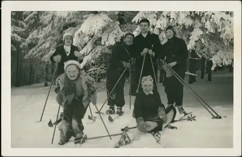 Foto  Sport - Ski fahren Familie beim Skifahren 1934 Privatfoto
