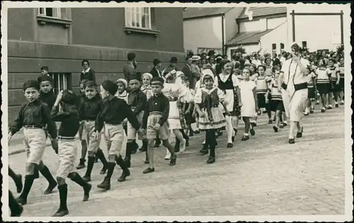 .Tschechien Böhmische Typen, Parade Umzug - Kinder 1935 Privatfoto