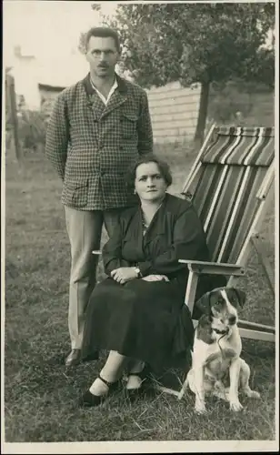 Foto  Mann und Frau mit Hund 1934 Privatfoto