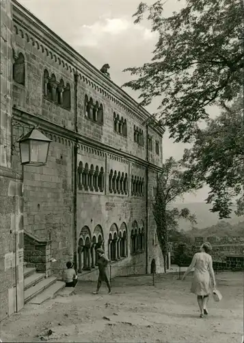 Ansichtskarte Eisenach Wartburg, Pallas, Gebäude Ansicht, Personen 1975