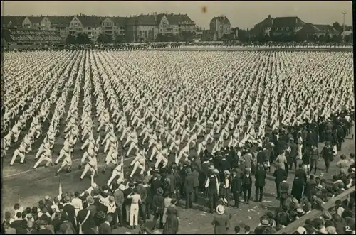 Leipzig 16000 Turner auf dem Destplatz Häuser Arbeiterturnfest 1922