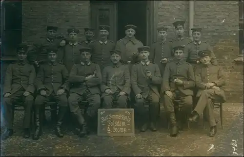 Ansichtskarte Potsdam Bat. SammelstellePotsdam Nowawes Soldaten 1917