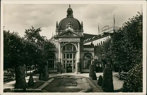 Ansichtskarte Wiesbaden Partie am Kochbrunnen, Gebäude, Bauwerk 1930
