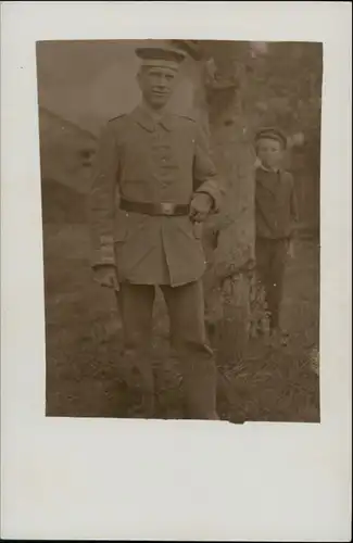 Militär/Propaganda 1.WK (Erster Weltkrieg) Soldat und Kind 1915 Privatfoto