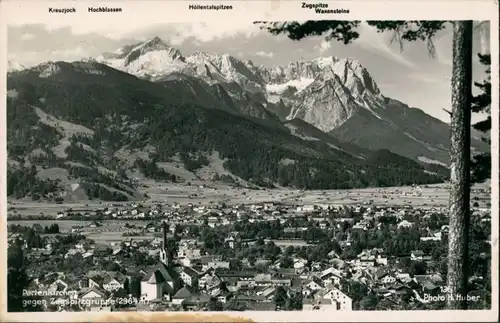 Garmisch-Partenkirchen Garmisch-Partenkirchen gegen Zugspitzgruppe,  1941