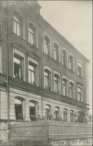 Ansichtskarte Aue (Erzgebirge) Mehrfamilienhaus - Straßenpartie 1912