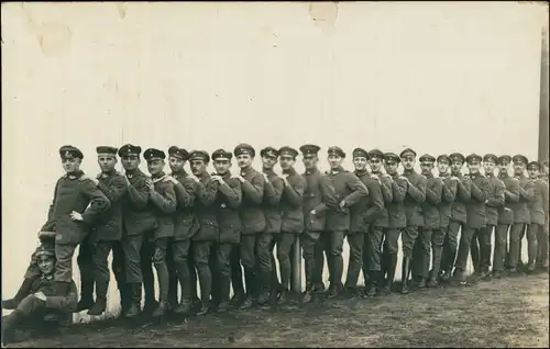 Soldaten Gruppenbild Soldatengruppe Privatfoto Echtfoto-AK 1920 Privatfoto