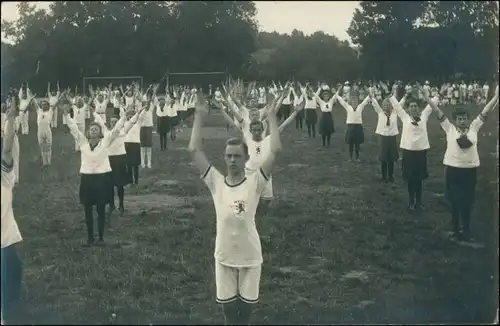 Sportler: Turnen Sportfest Männer FRauen MTGW Löwe 1919 Privatfoto