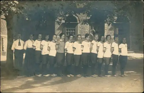 Foto  Sportler: Turnen, Sportlerinnen des V.T.B. 1922 Privatfoto