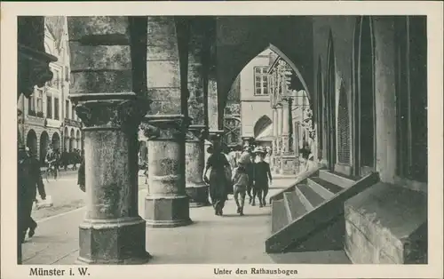 Münster (Westfalen) Rathausbogen, Durchgang, Strassen Partie Personen 1930