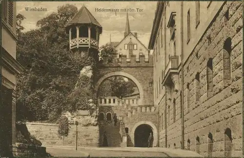 Ansichtskarte Wiesbaden Heidenmauer mit römischen Tor 1926