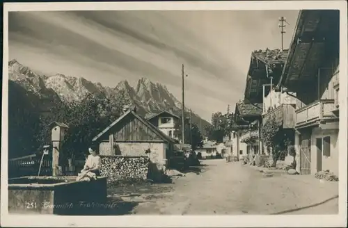 Ansichtskarte Garmisch-Partenkirchen Frühlingstrasse, Brunnen, Frau 1928