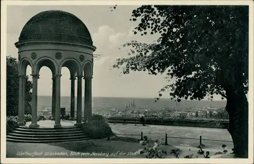 Ansichtskarte Wiesbaden Tempel - Neroberg, Bauwerk, Fernblick auf Stadt 1942