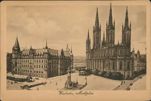 Ansichtskarte Wiesbaden Marktplatz mit Denkmal, Kirche, Strassen Verlauf 1920