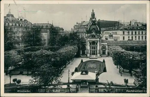 Ansichtskarte Wiesbaden Kochbrunnen, umliegende Strassen & Gebäude 1938