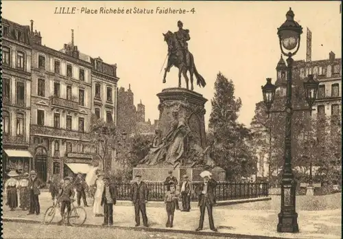 Lille Place Richebé et Statue Faidherbe, Denkmal, belebte Strasse 1915