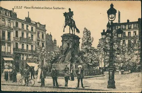 Lille Place Richebé et Statue Faidherbe Personen, Radfahrer am Denkmal 1916