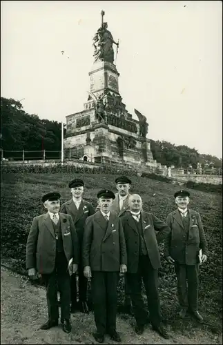 Rüdesheim (Rhein) geschmückte Männer National-Denkmal / Niederwalddenkmal 1928 Privatfoto