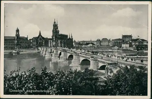 Dresden Blick auf Altstadt, Schloss und Augustusbrücke, Brücke 1940