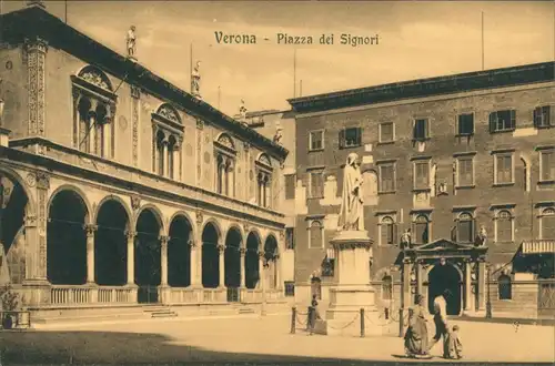 Verona Verona Piazza del Signori/Platz mit Denkmal, alte Gebäude 1910