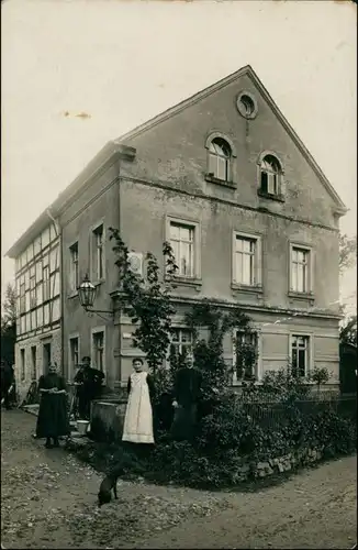 .Sachsen Familie vor Wohnhaus Sachsen G. Gramsch, Dresden-N, Böhmischestr. 1918