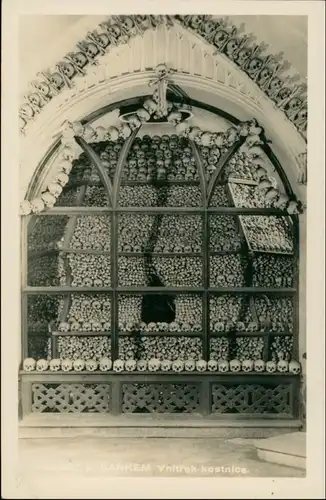 Foto Kuttenberg Kutná Hora Schädelkapelle - Innen 1930 Privatfoto