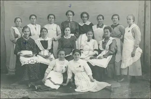 Menschen / Soziales Leben - Arbeiter Haushälterinnen Gruppenfoto 1924 Privatfoto