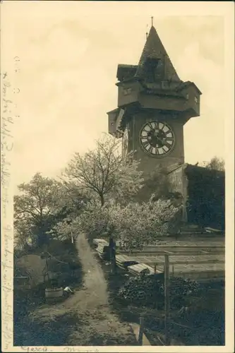 Ansichtskarte Graz Echtfoto Postkarte Turm Gebäude mit Uhr an einem Weg 1926