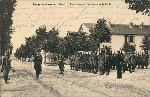 CPA Sissonne Militrlager - Soldaten beim Apell 1915