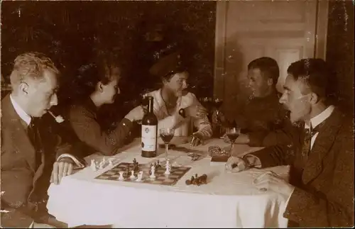 WK1 - Frauen mit Soldaten beim scherzen und trinken - Wein 1917 Privatfoto