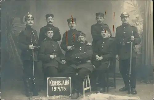 Döbeln Soldaten, Atelierfoto Pickelhaube Gewehr Wk1 1915 Privatfoto