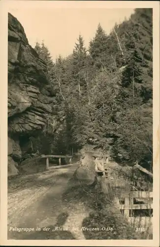 Ansichtskarte Kreuzen Felsgruppe in der "Klaus", Wald Weg Brücke Felsen 1934