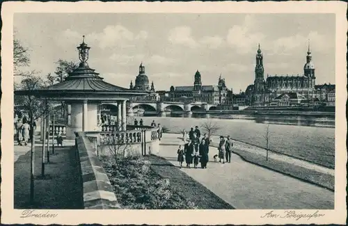 Dresden Königsufer, Spaziergänger, Blick Elbe und Schloss 1930