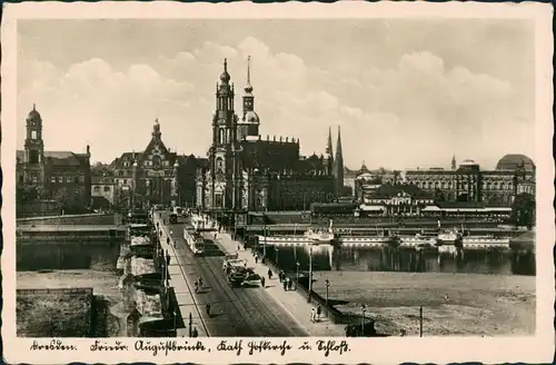 Innere Altstadt-Dresden Tram passiert Augustusbrücke, Verkehr, Blick zum Schloss 1940