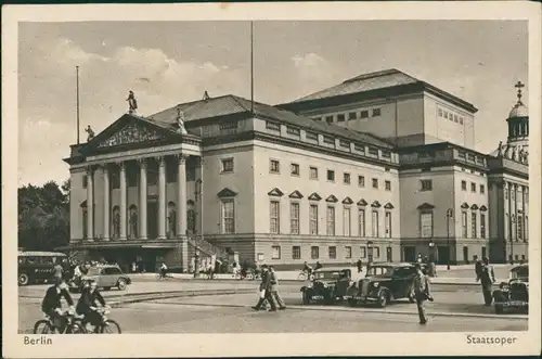 Mitte-Berlin Staatsoper, Strassen Partie mit Auto Autos Fahrradfahrer 1942