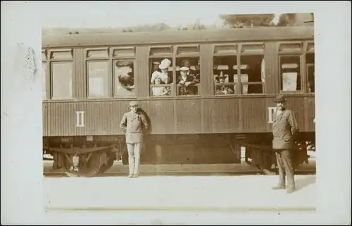 Verkehr/KFZ - Eisenbahn/Zug/Lokomotive Familie im Waggon 1913 Privatfoto